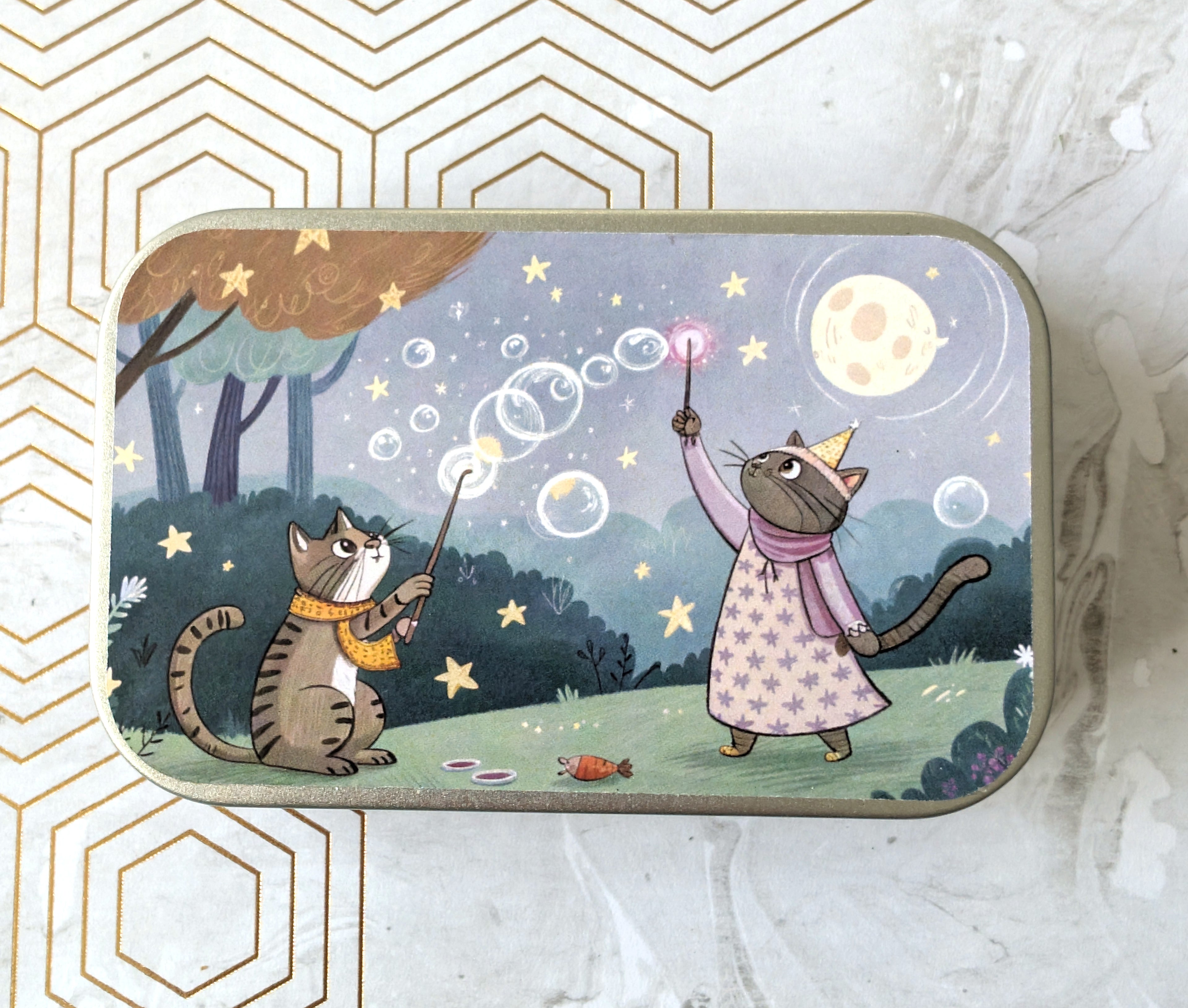 Cats playing with magic, Catnip Tin